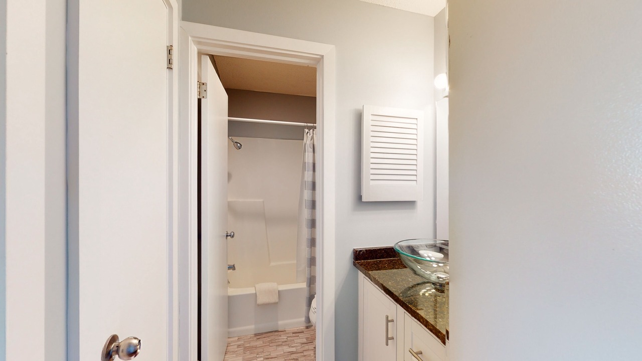 Photo of Bathroom in Maple City