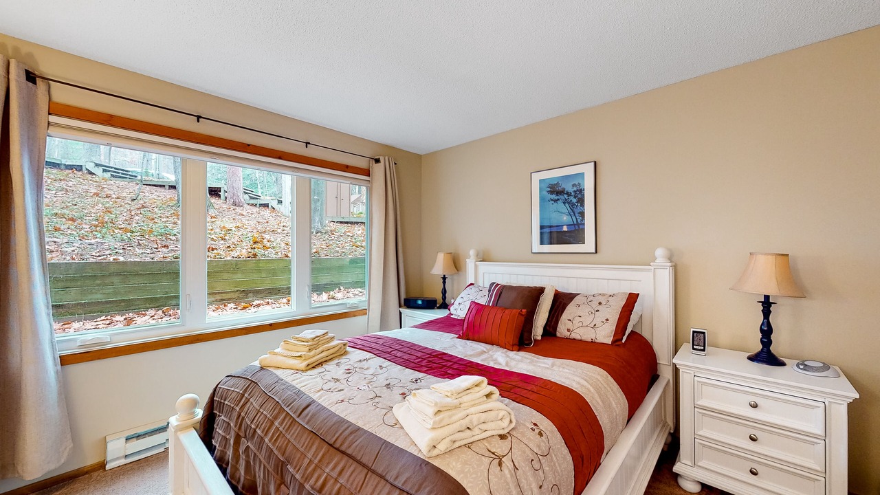 Photo of Bedroom in Maple City