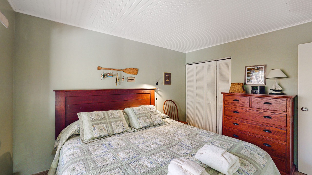 Photo of Bedroom in Maple City