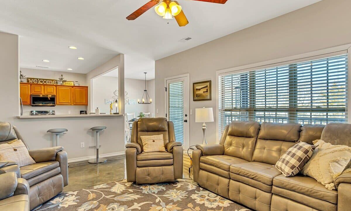Photo of Livingroom in Branson West