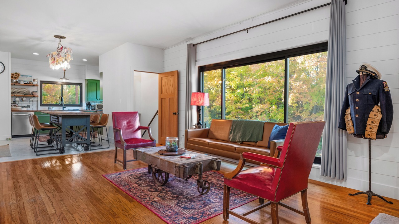 Photo of Livingroom in Maple City