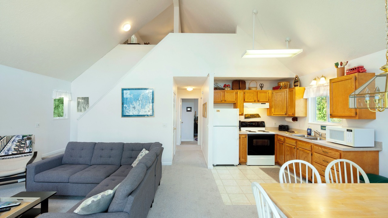 Photo of Livingroom in Maple City