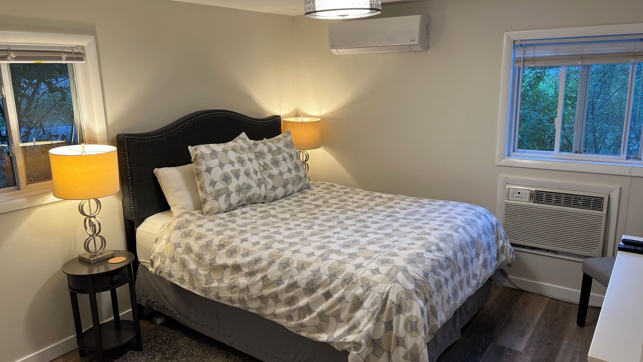 Photo of Bedroom in Acme