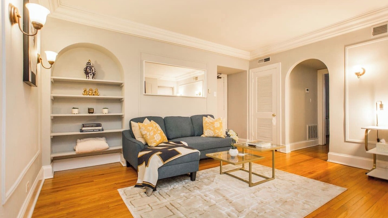 Photo of Livingroom in Streeterville