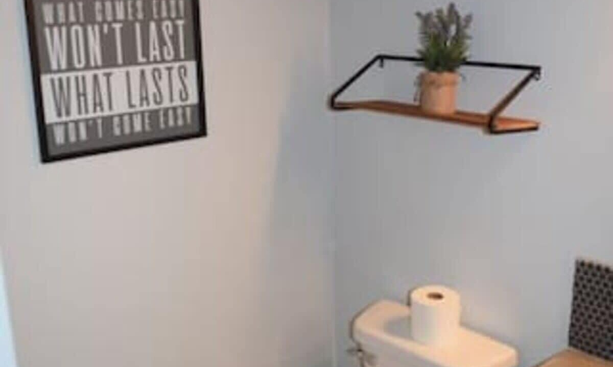 Photo of Bathroom in Niles
