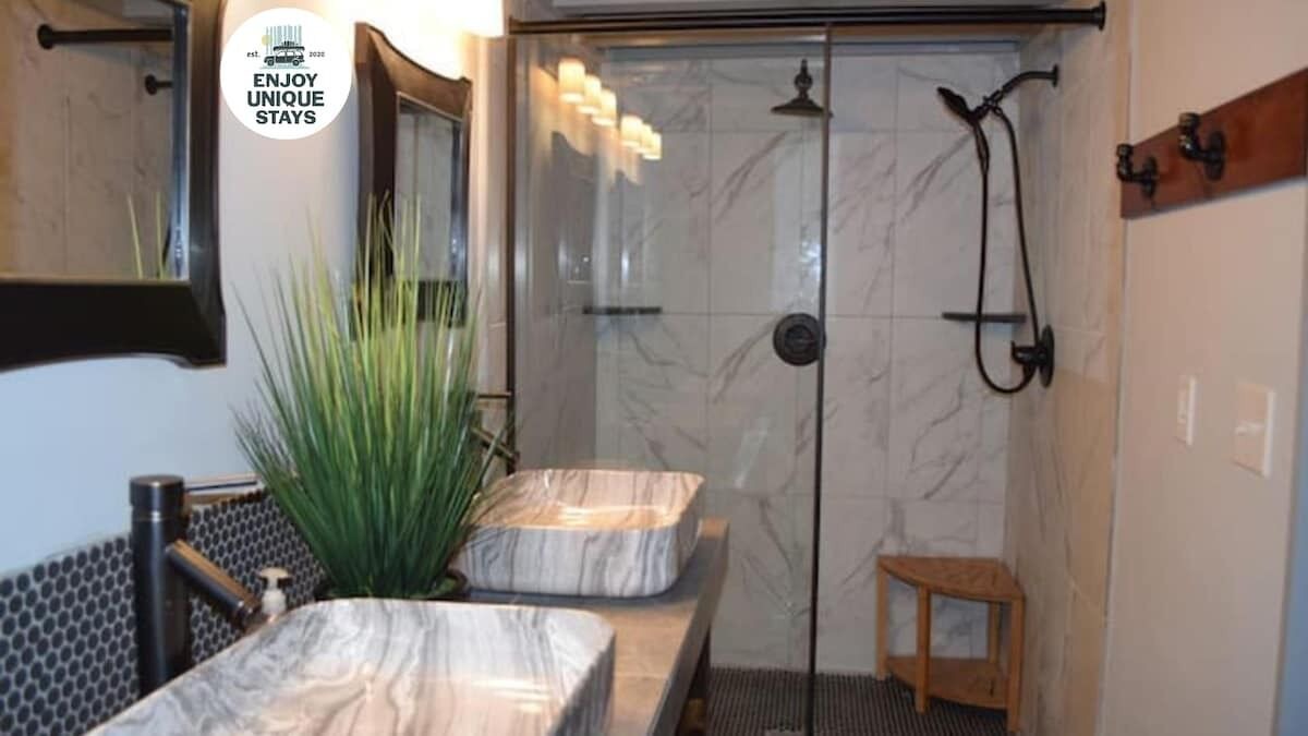 Photo of Bathroom in Niles