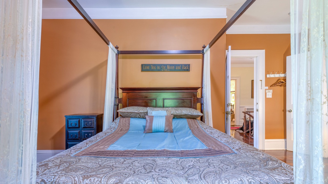 Photo of Bedroom in South Haven