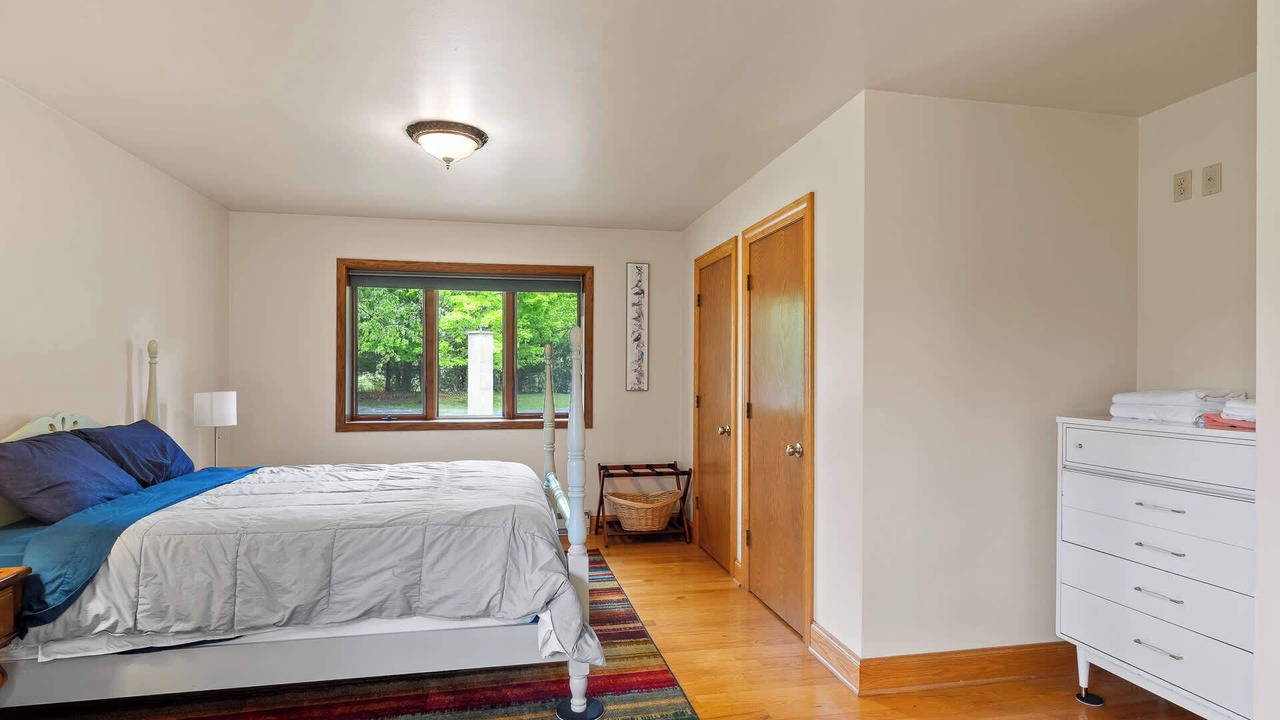 Photo of Bedroom in Ellison Bay