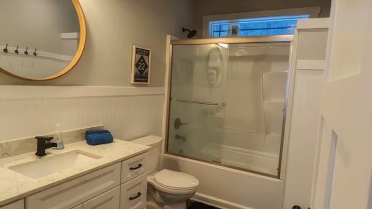 Photo of Bathroom in Glen Arbor