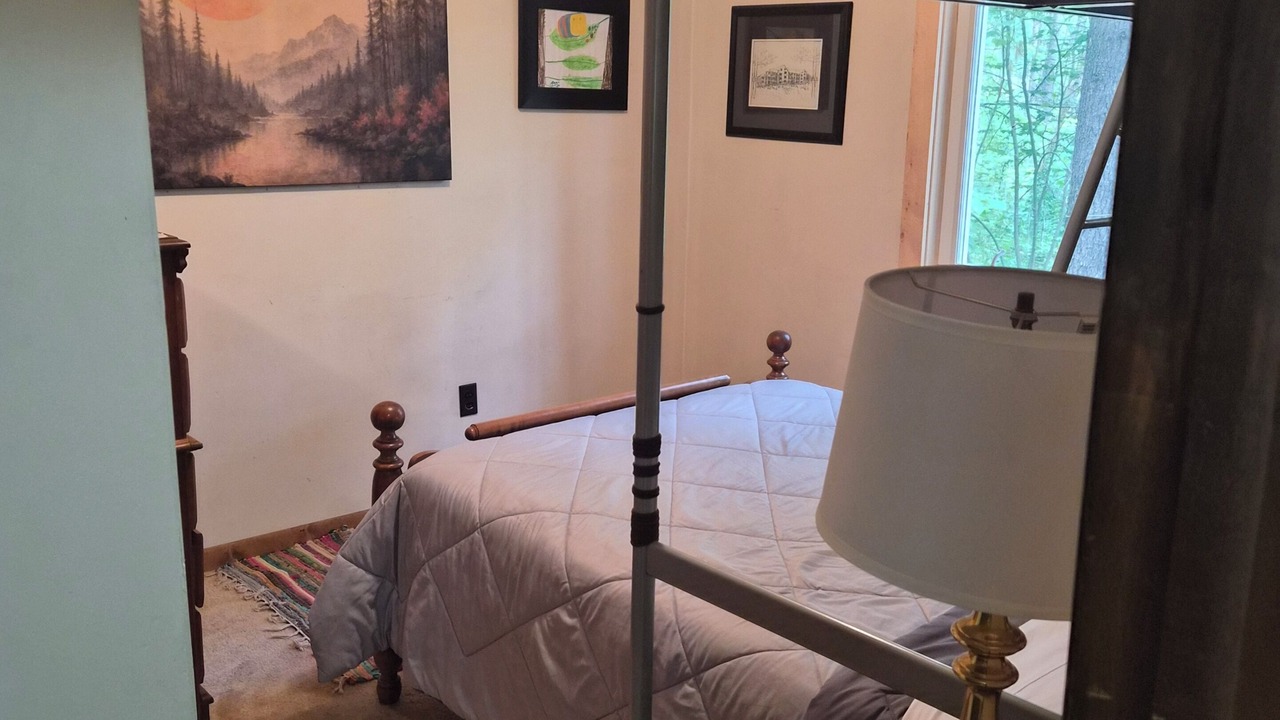 Photo of Bedroom in Lake Arrowhead