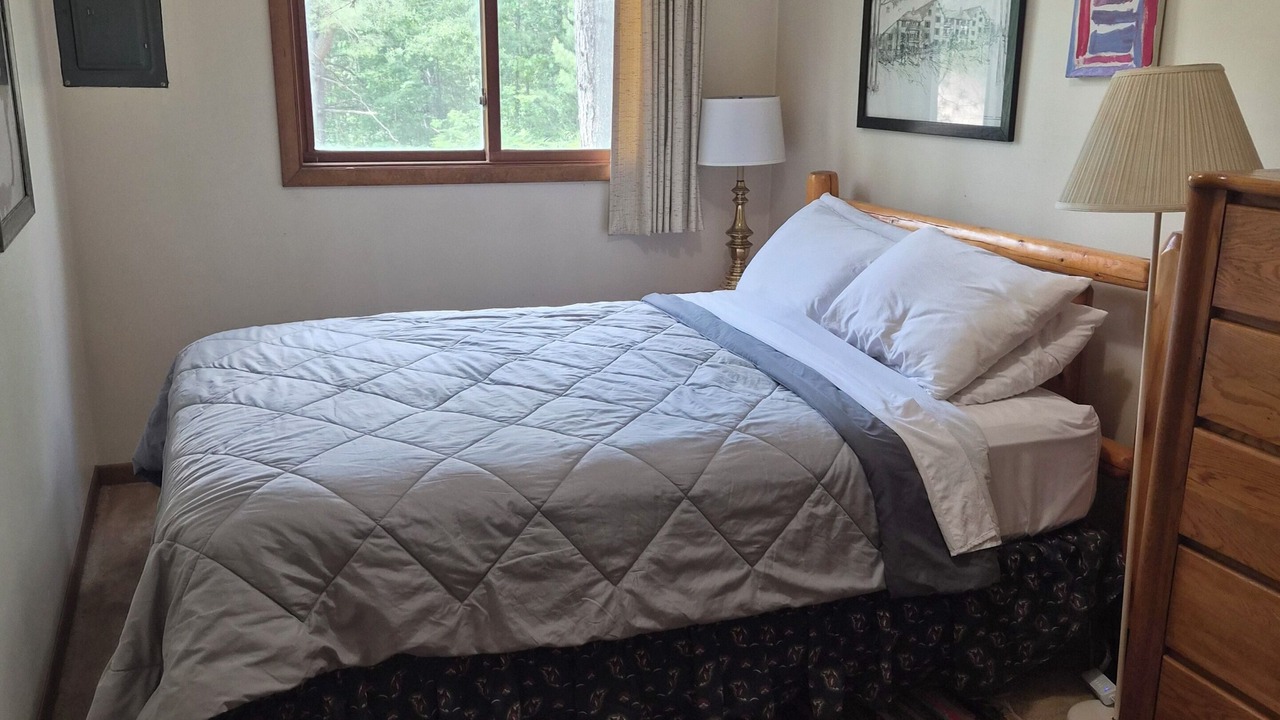Photo of Bedroom in Lake Arrowhead