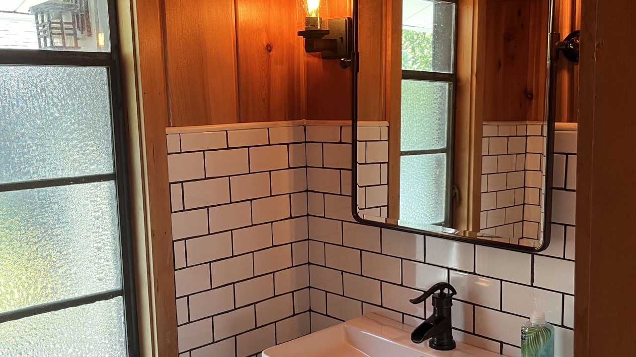 Photo of Bathroom in Pigeon