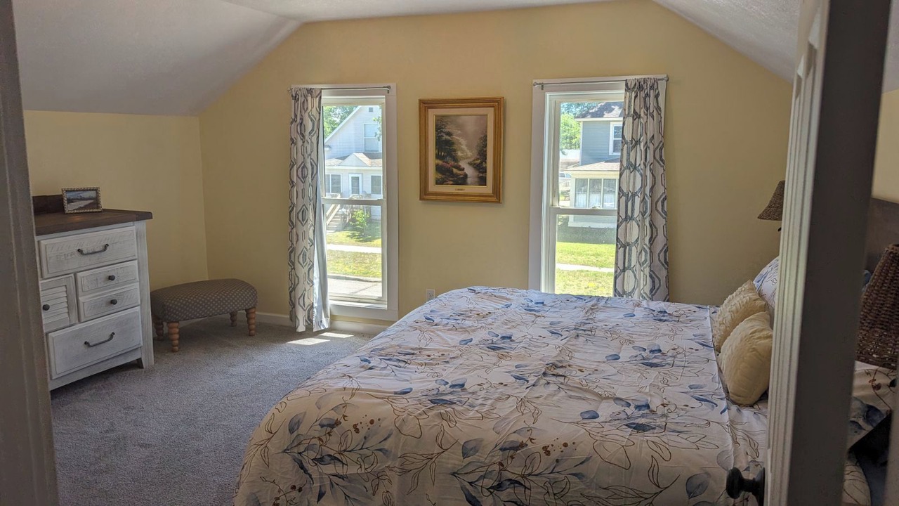 Photo of Bedroom in Lakeside