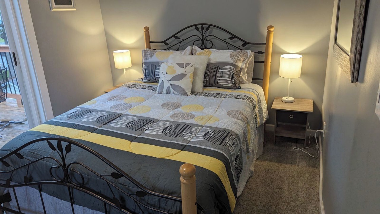 Photo of Bedroom in Lakeside