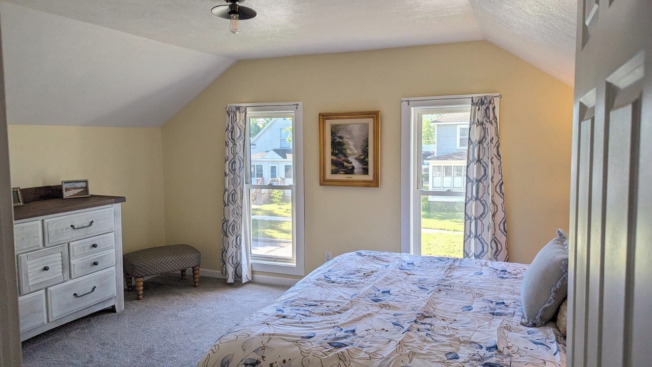 Photo of Bedroom in Lakeside