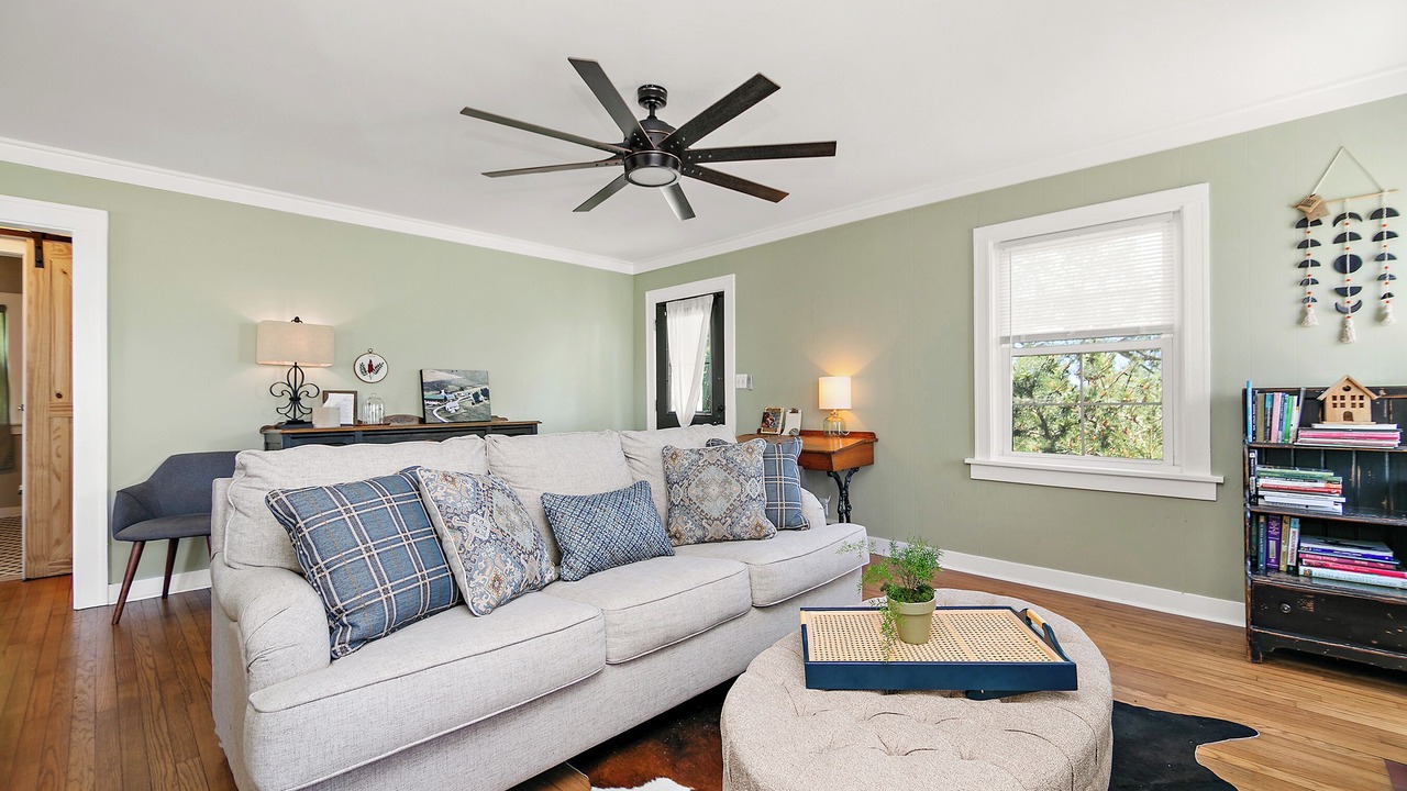 Photo of Livingroom in Thayer