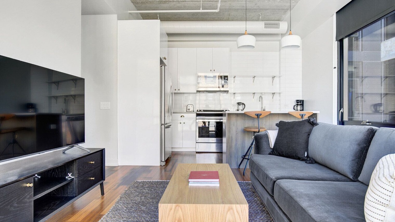 Photo of Livingroom in Near North Side