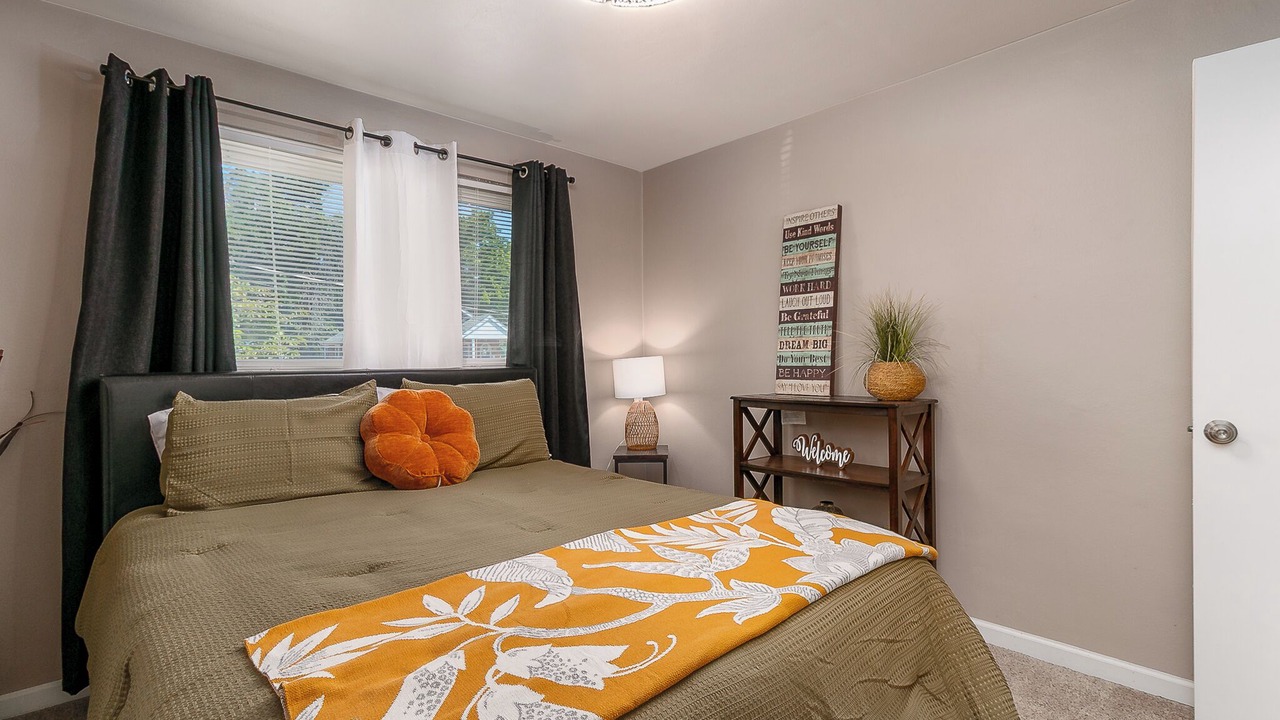 Photo of Bedroom in Overland