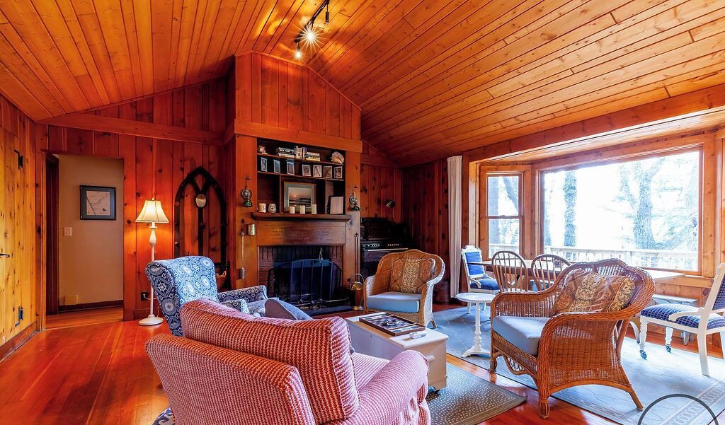 Photo of Livingroom in Montague