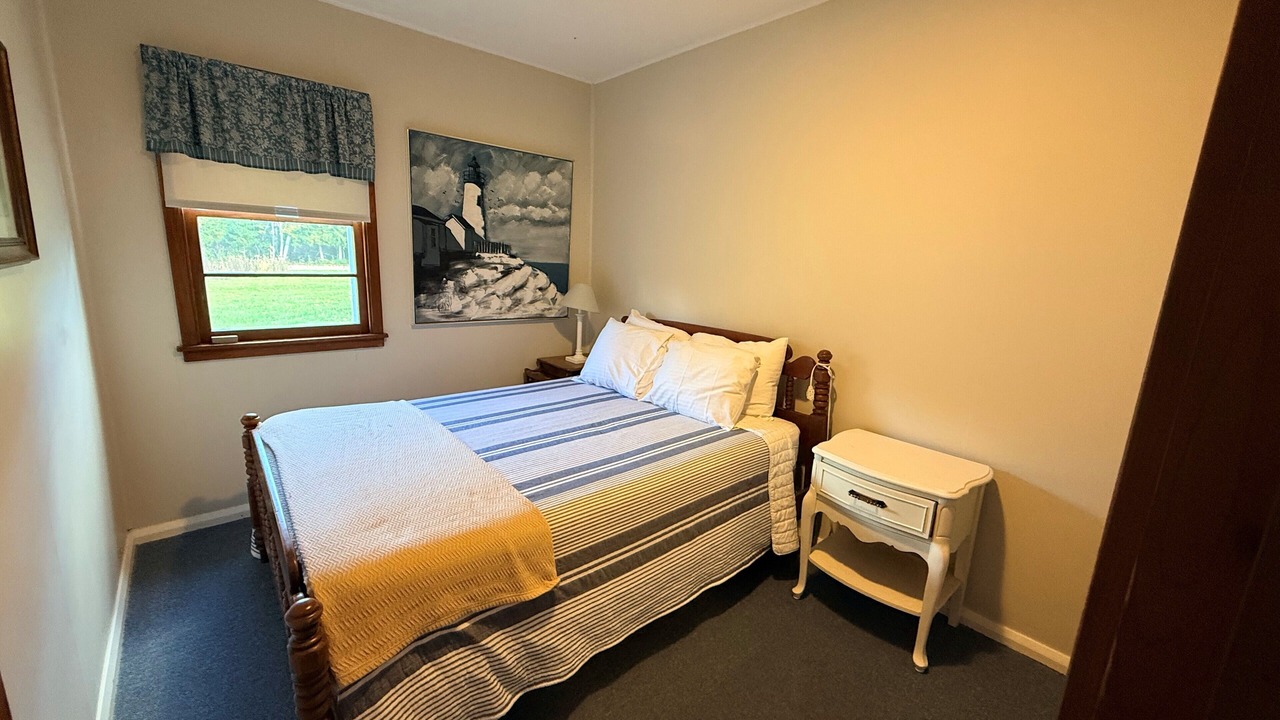 Photo of Bedroom in Maple City
