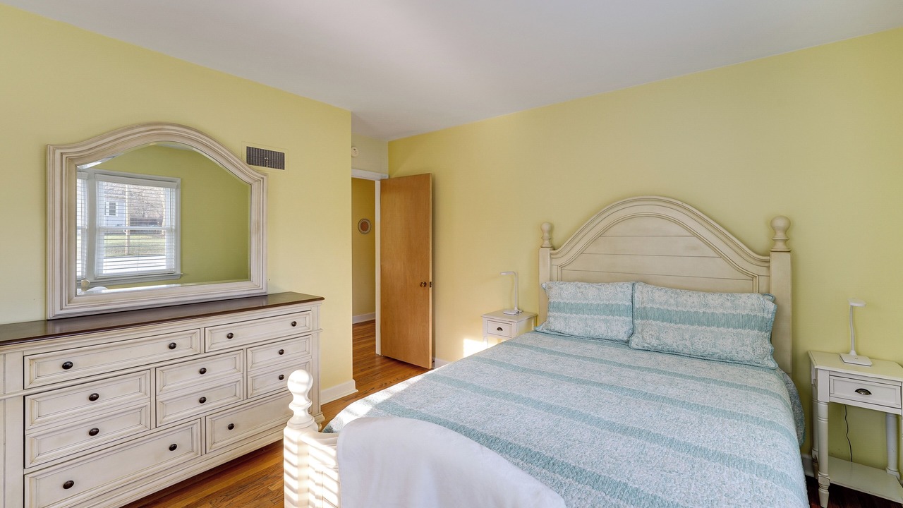 Photo of Bedroom in Williams Bay