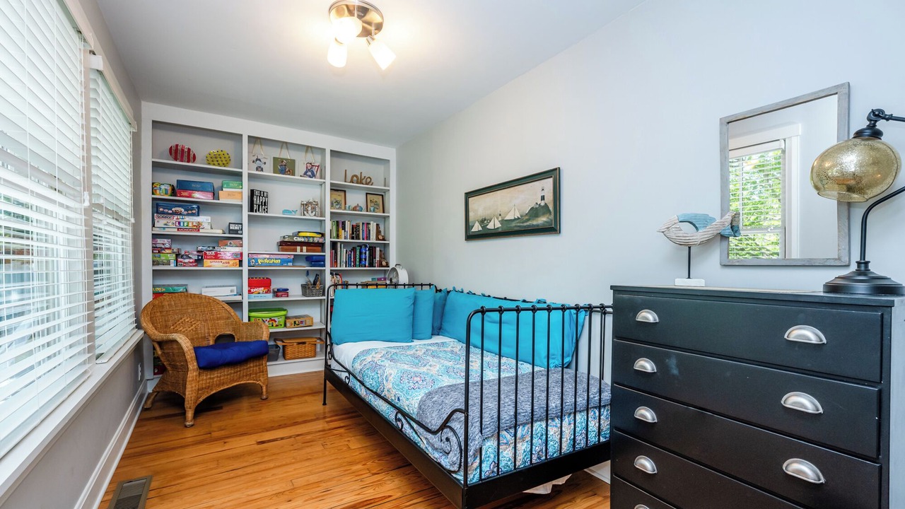 Photo of Bedroom in Lakeside