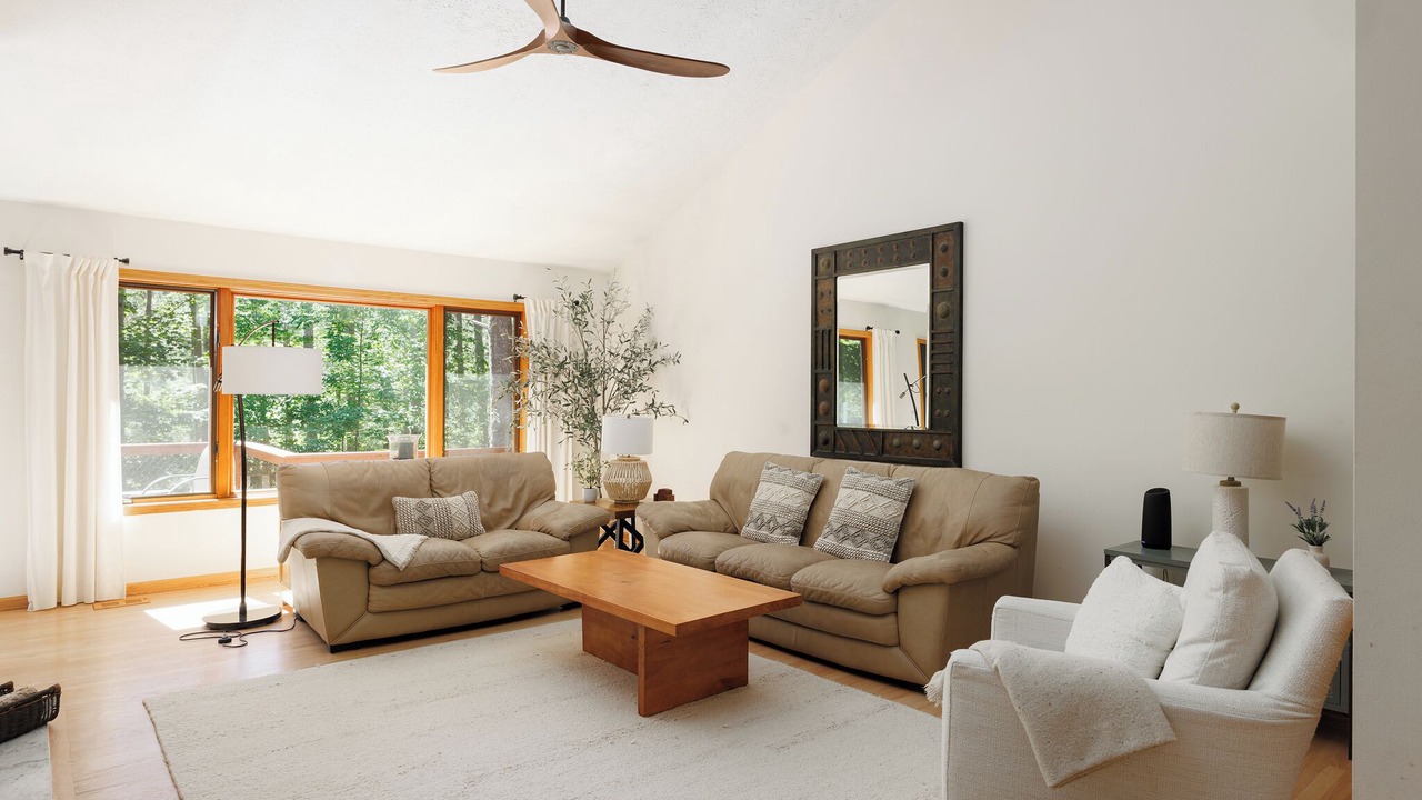 Photo of Livingroom in Suttons Bay