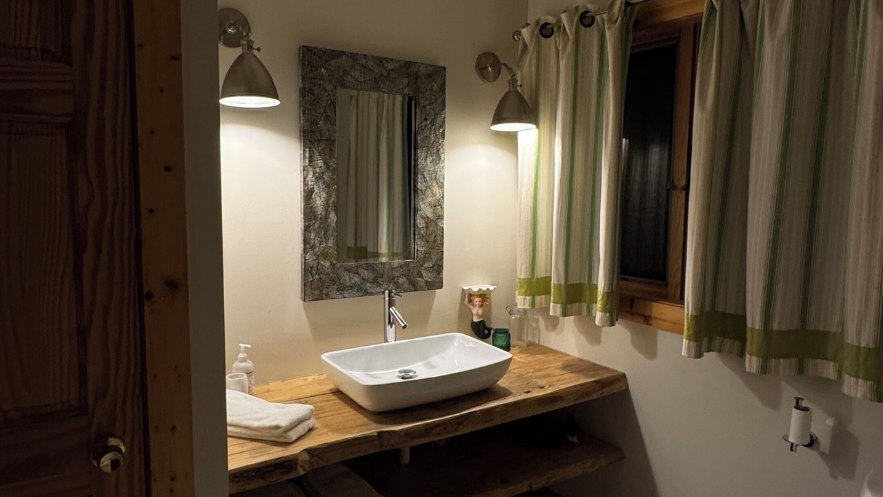 Photo of Bathroom in Woodland
