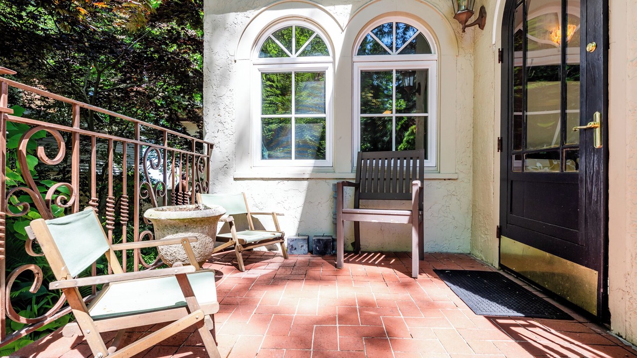 Photo of Patio Balcony in Gordon Beach