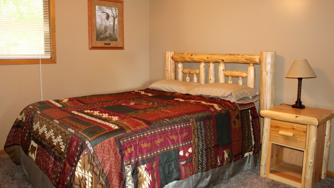 Photo of Bedroom in Side Lake