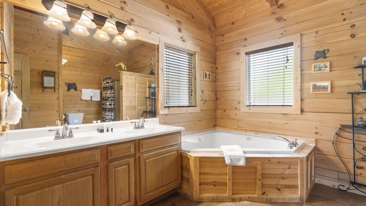 Photo of Bathroom in Branson Cedars