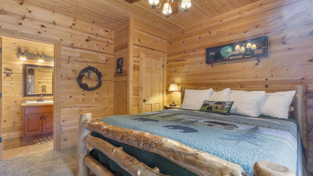 Photo of Bedroom in Branson Cedars