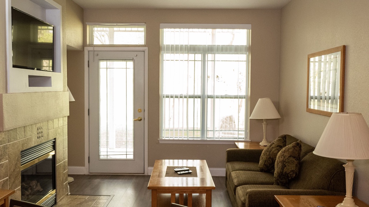 Photo of Livingroom in Delavan Lake