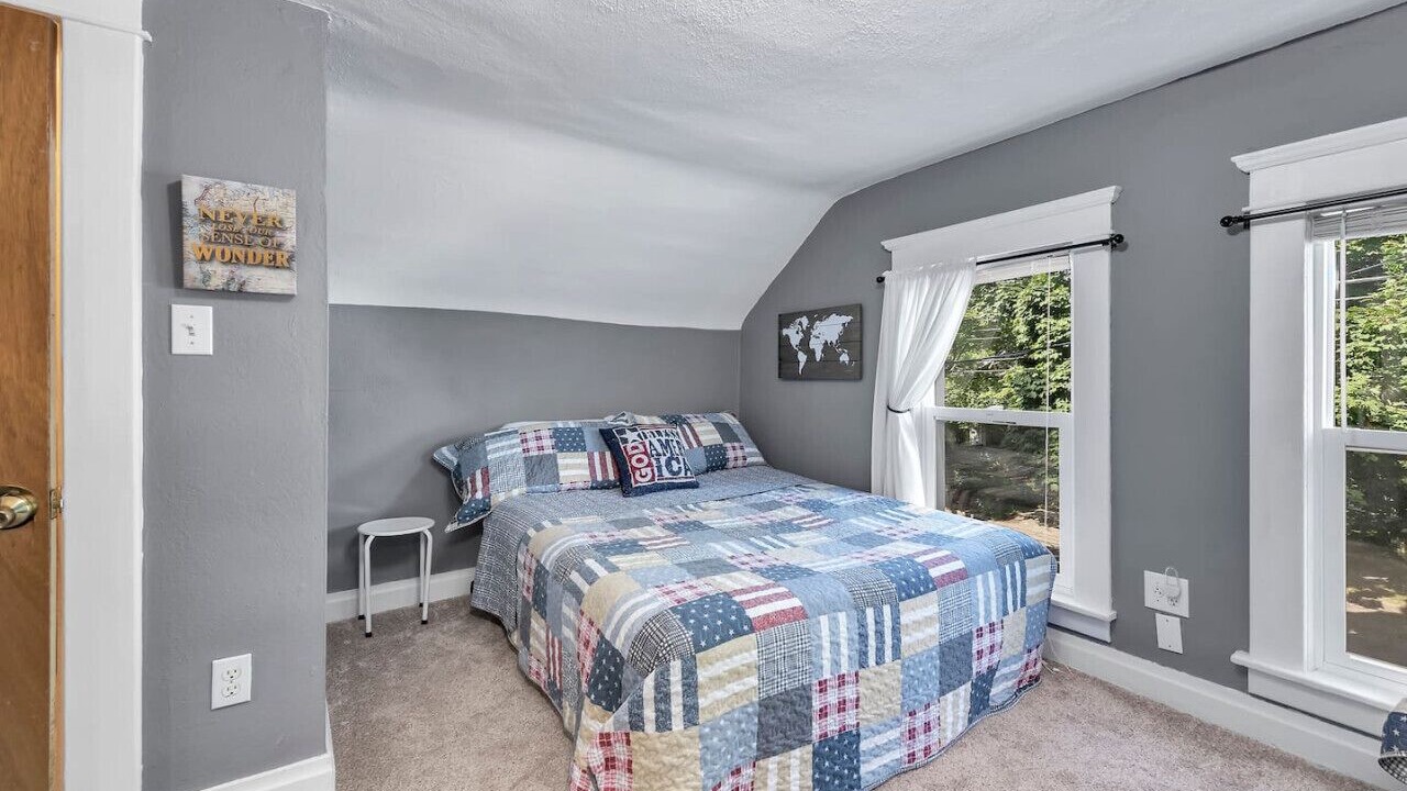Photo of Bedroom in Lansing
