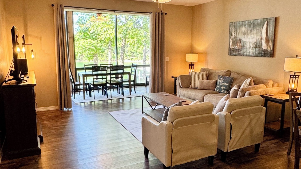 Photo of Livingroom in Hollister