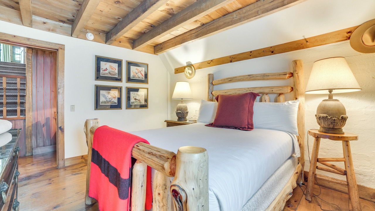 Photo of Bedroom in Harbor Springs
