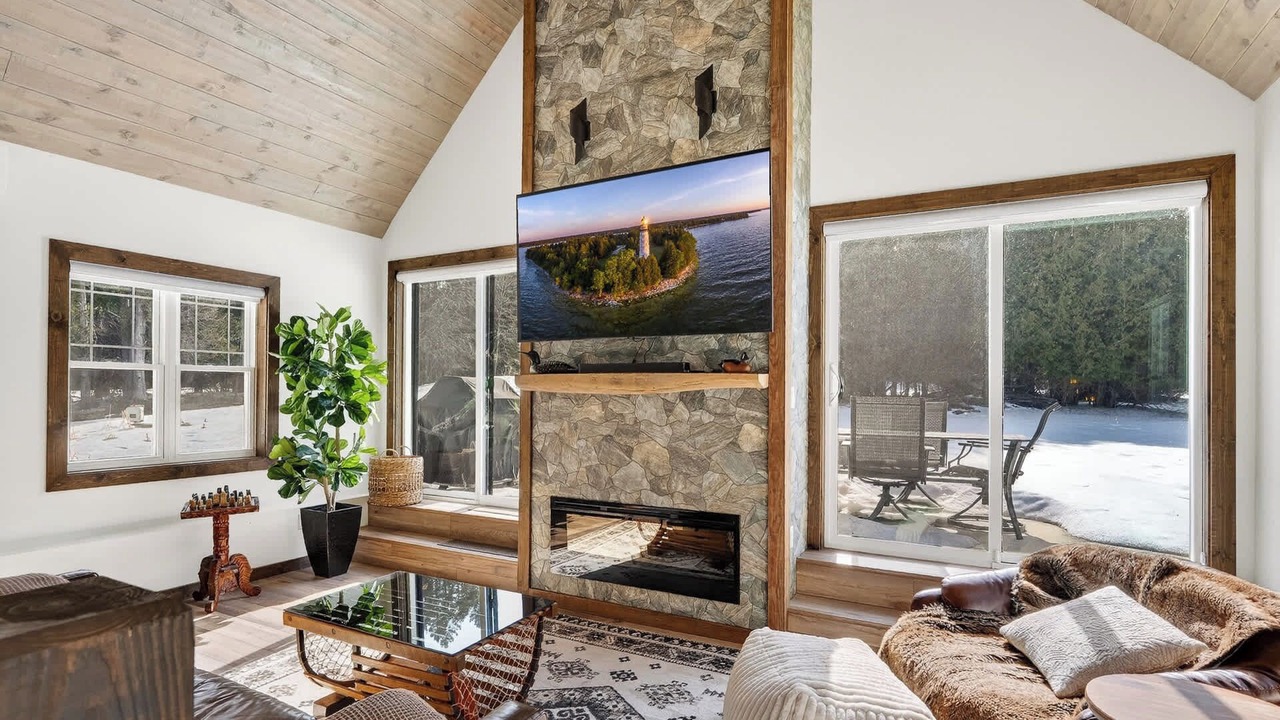 Photo of Livingroom in Baileys Harbor