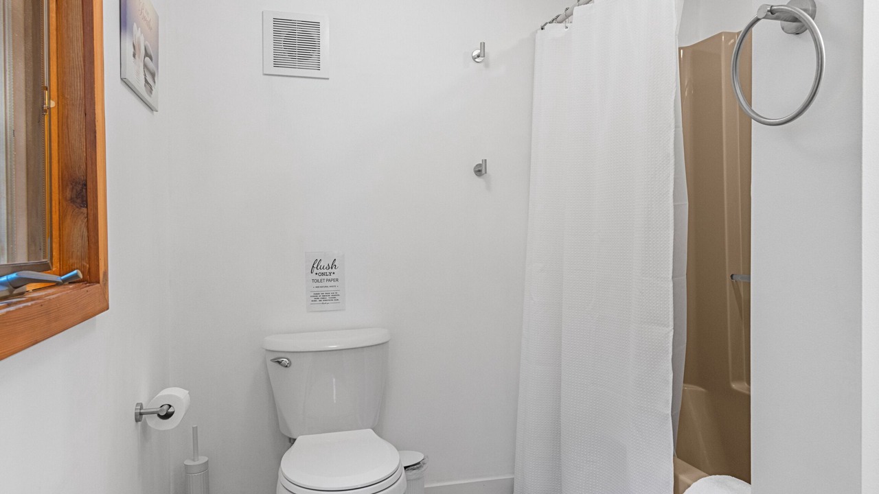 Photo of Bathroom in Maple City