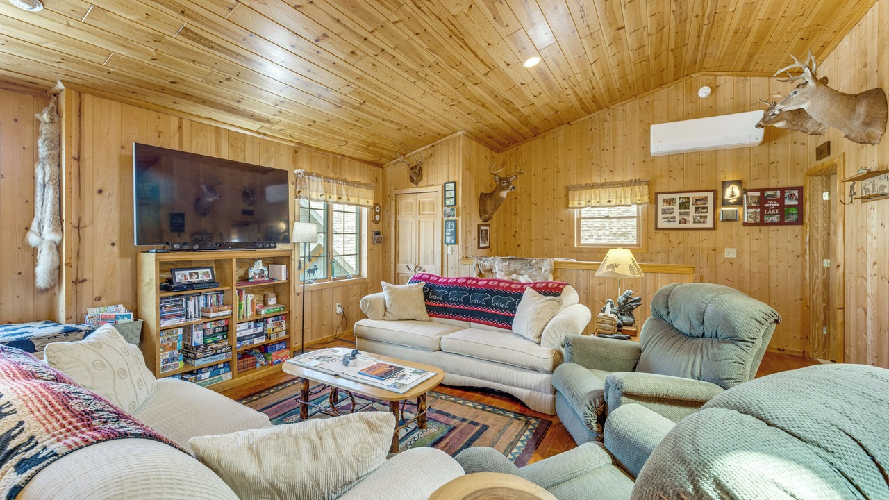 Photo of Livingroom in Maple City
