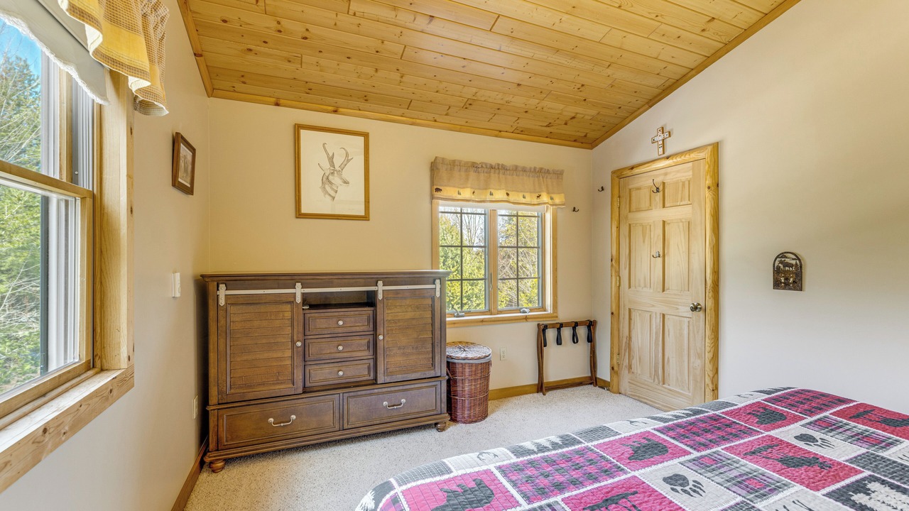 Photo of Bedroom in Maple City