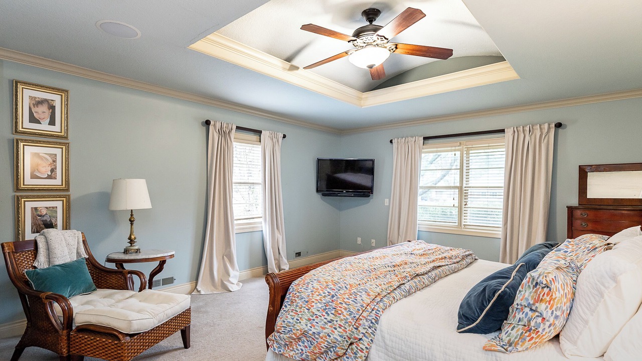Photo of Bedroom in Lea Manor