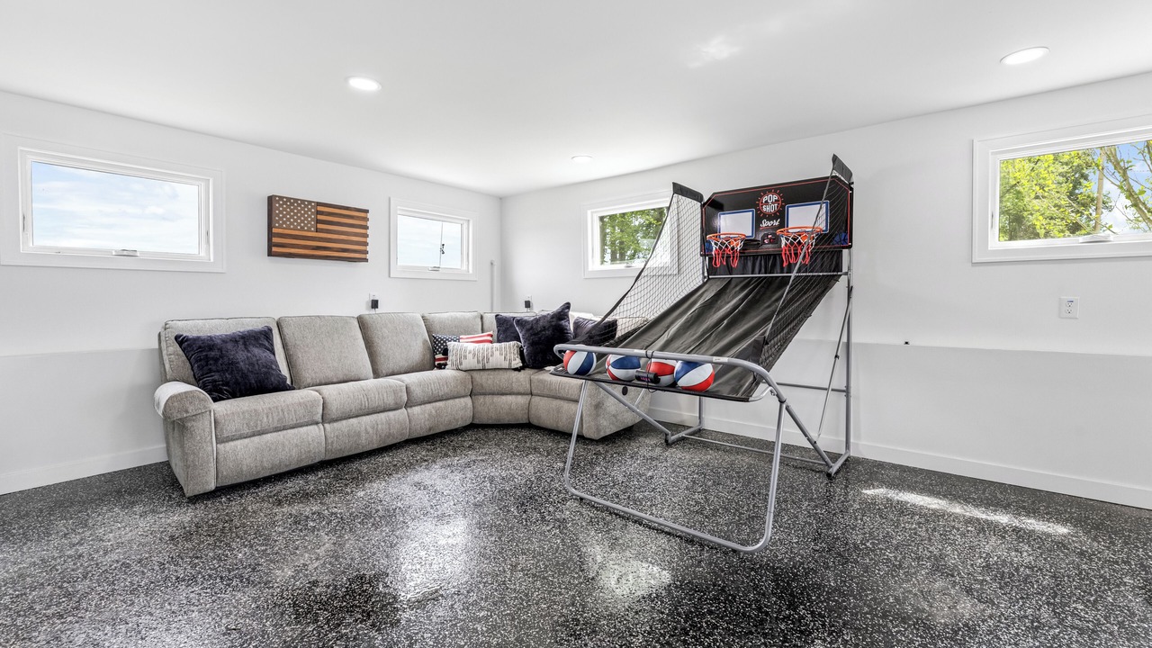 Photo of Livingroom in Wind Lake
