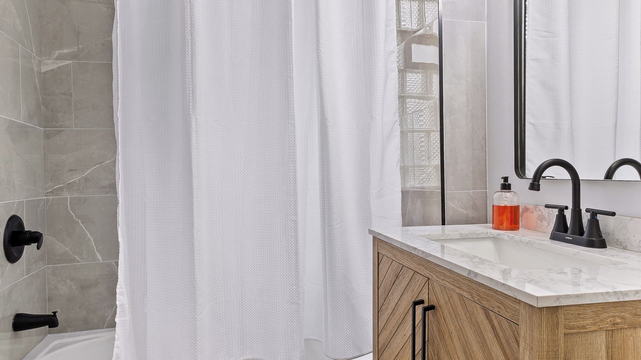 Photo of Bathroom in Lincoln Park