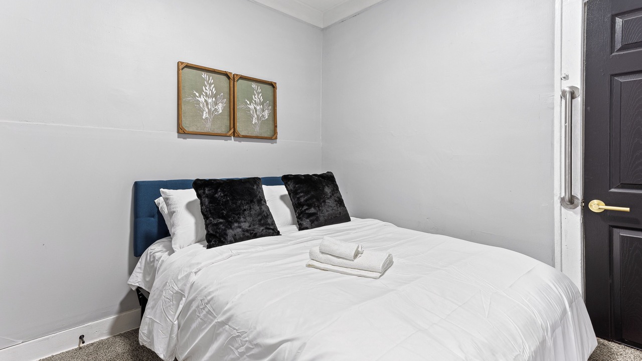 Photo of Bedroom in Lincoln Park