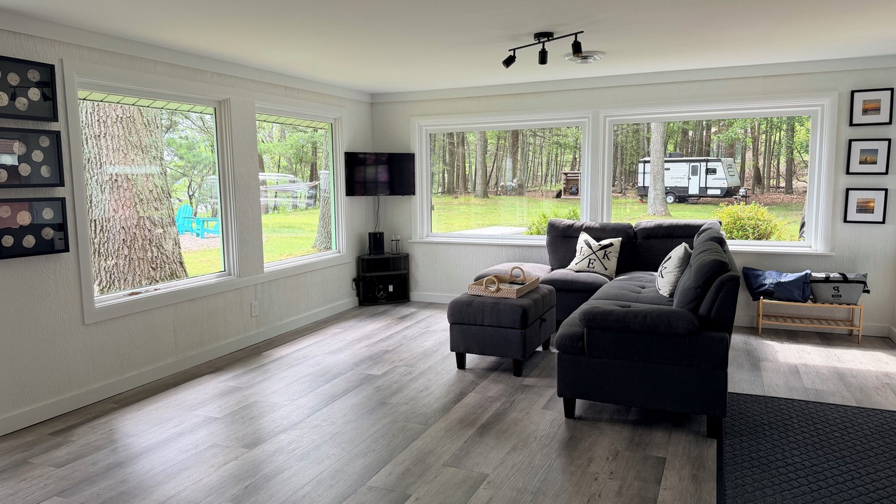 Photo of Livingroom in Montague