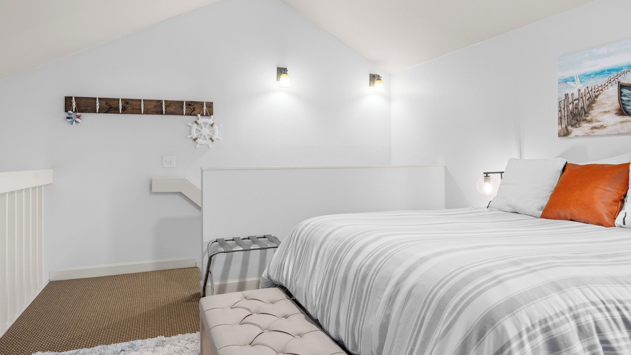 Photo of Bedroom in Acme