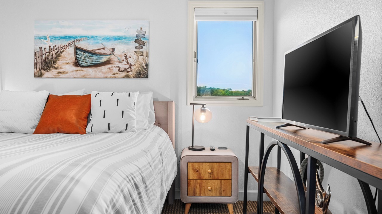 Photo of Bedroom in Acme