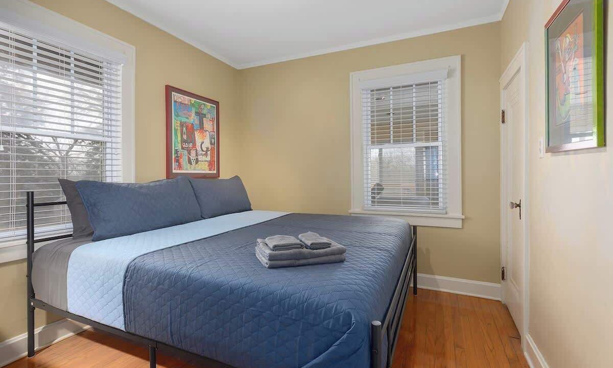 Photo of Bedroom in Rosedale