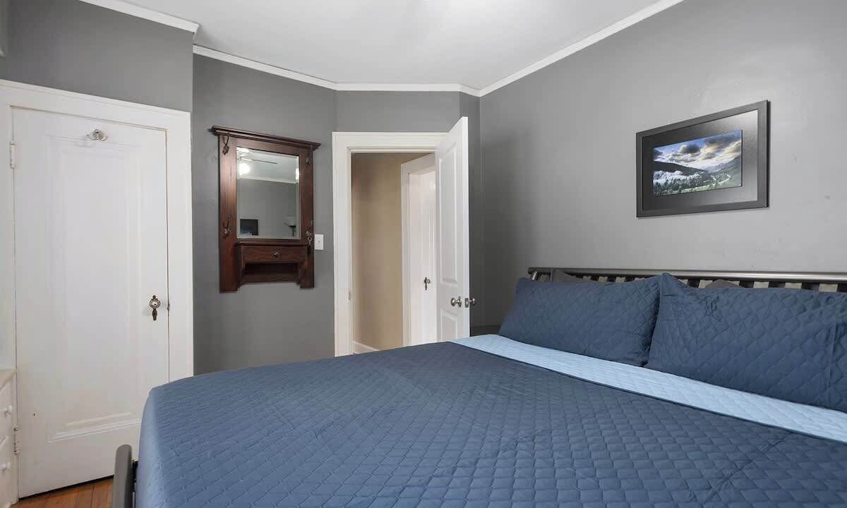 Photo of Bedroom in Rosedale