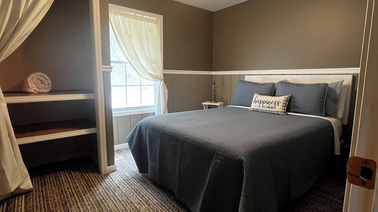 Photo of Bedroom in Sunrise Beach